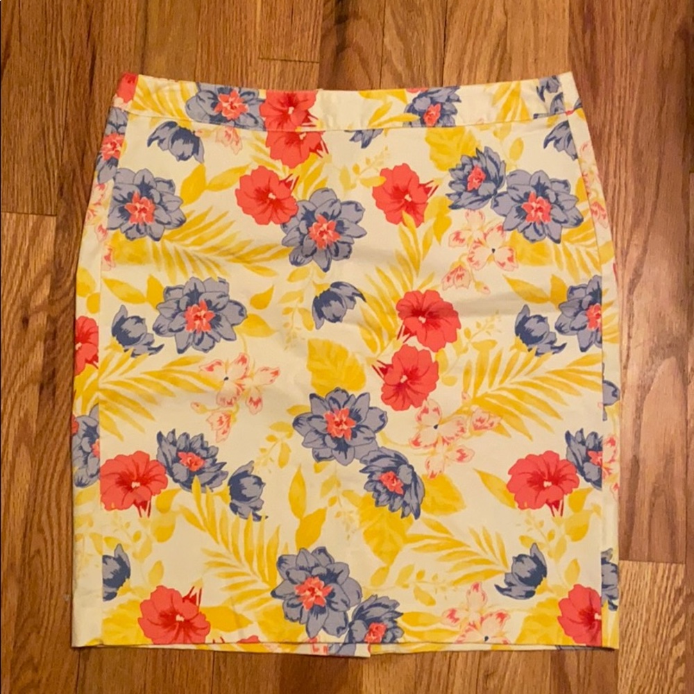 OLD NAVY FLORAL PENCIL SKIRT